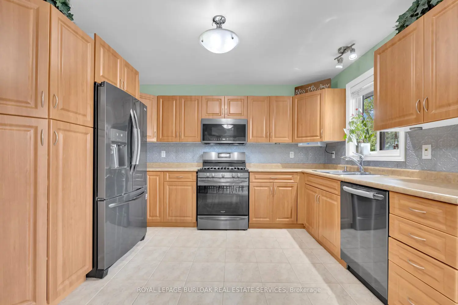 Additional image 6 of 2227 St Clair Avenue