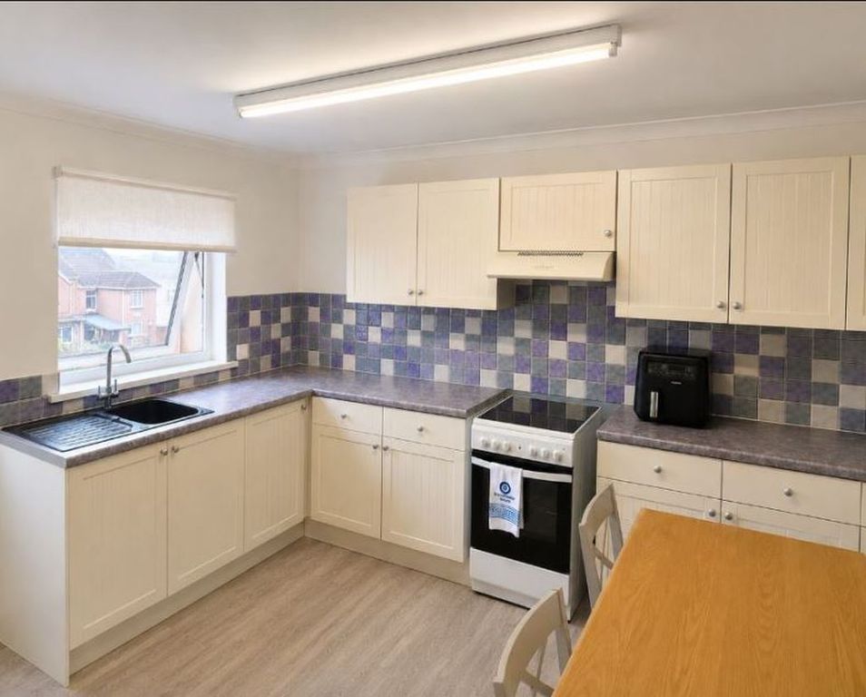 Additional image 2 of 2 bed flat for saleIncline Row, Port Talbot SA13