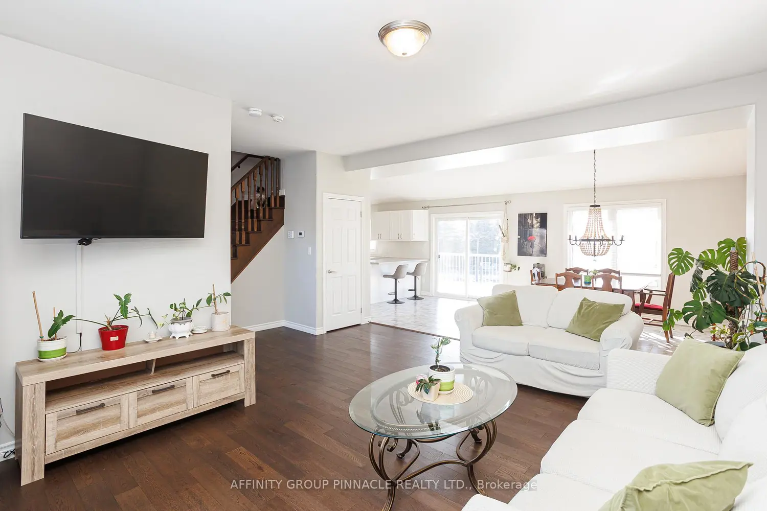 11 Moynes Court