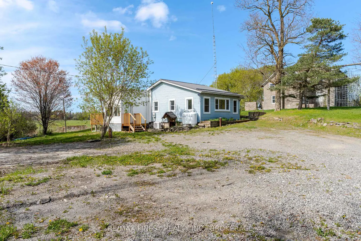 6804 6Th Concession Road photo 3