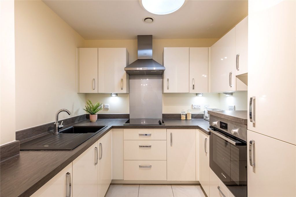 Additional image 6 of 2 bed flat for saleSummerfield Place, Wenlock Road, Shrewsbury, Shropshire SY2