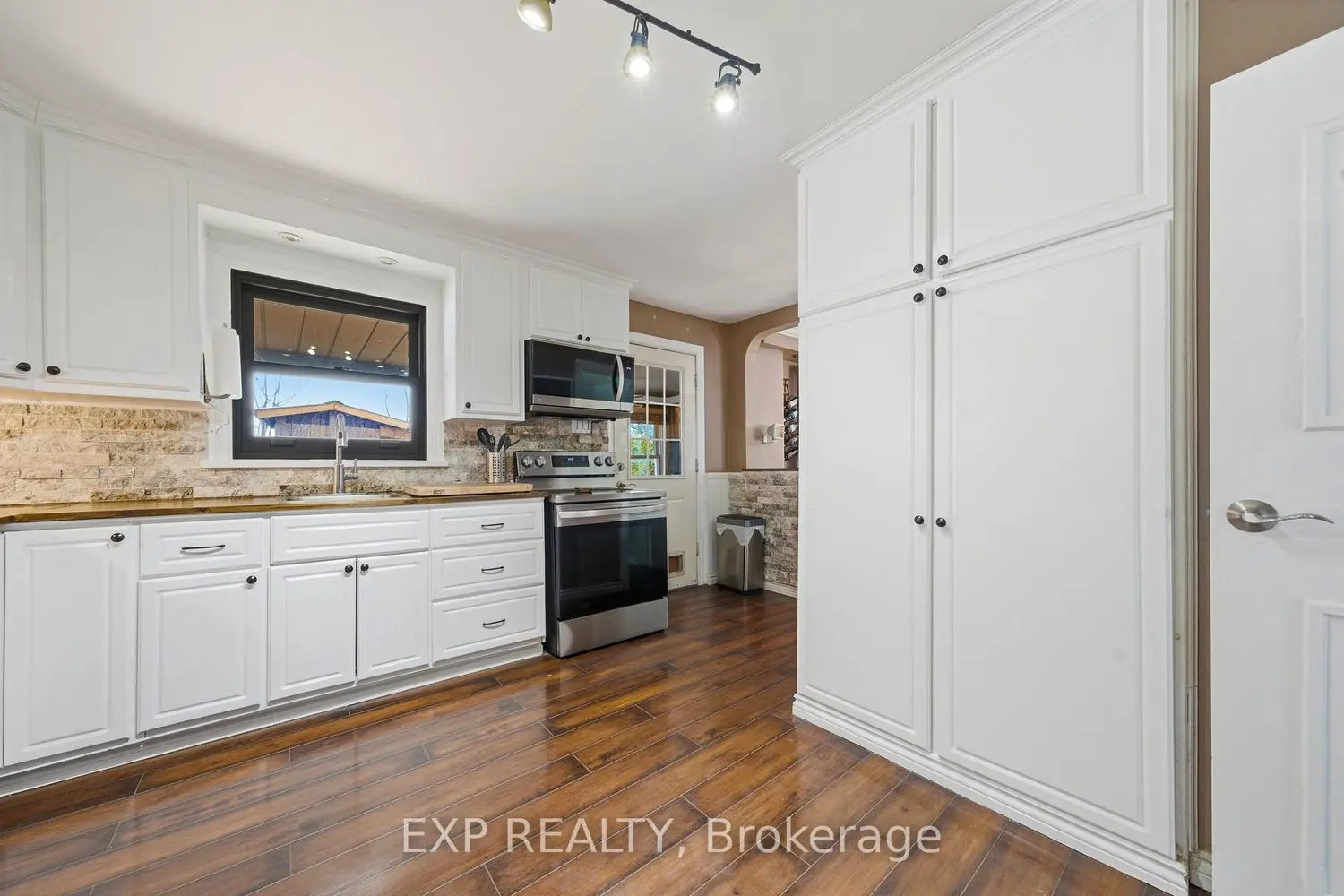 Additional image 5 of 10 Valleyview Crescent