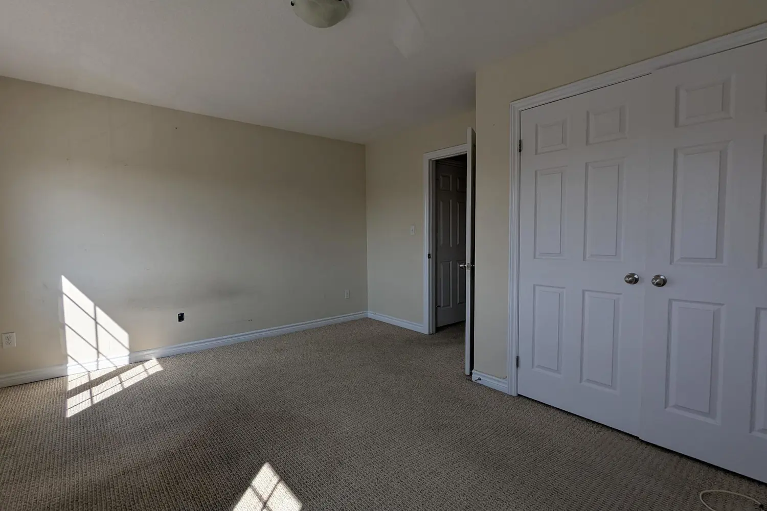 Additional image 14 of 931 Glasgow Street 27B