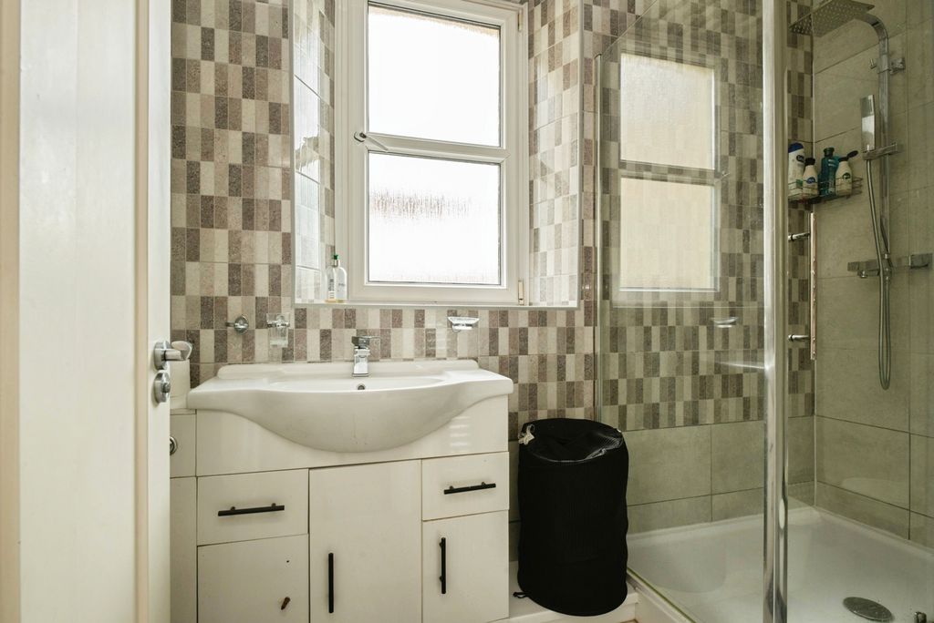 Additional image 7 of 3 bed flat for saleCaerau Road, Newport NP20