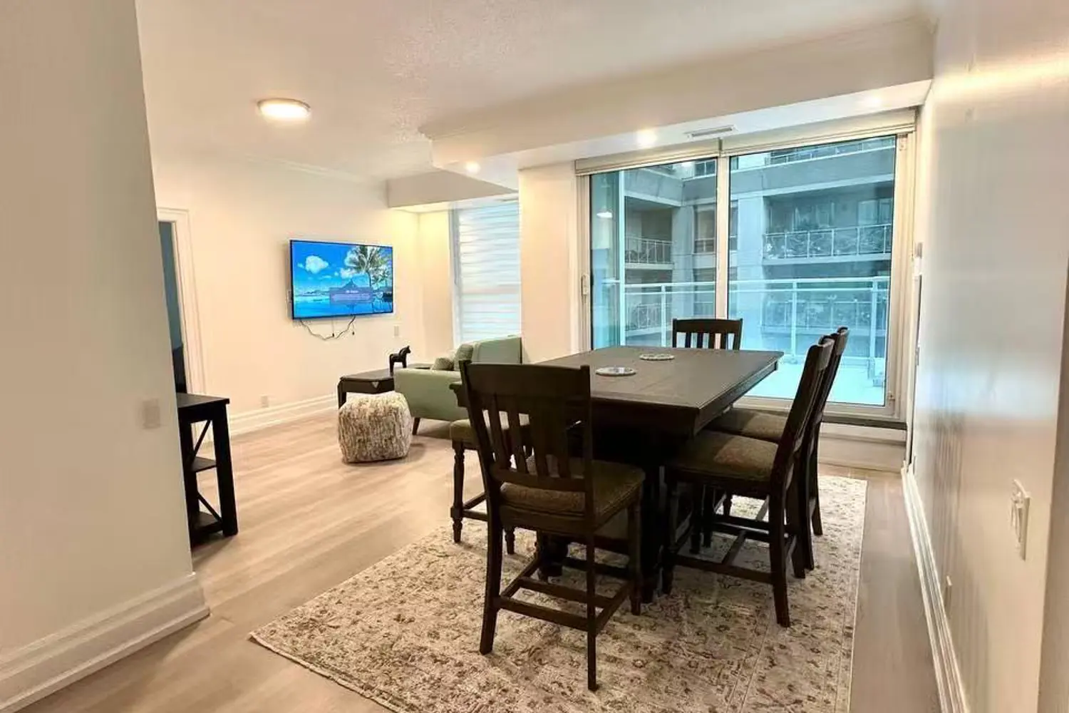 2067 Lake Shore Boulevard 203 photo 4