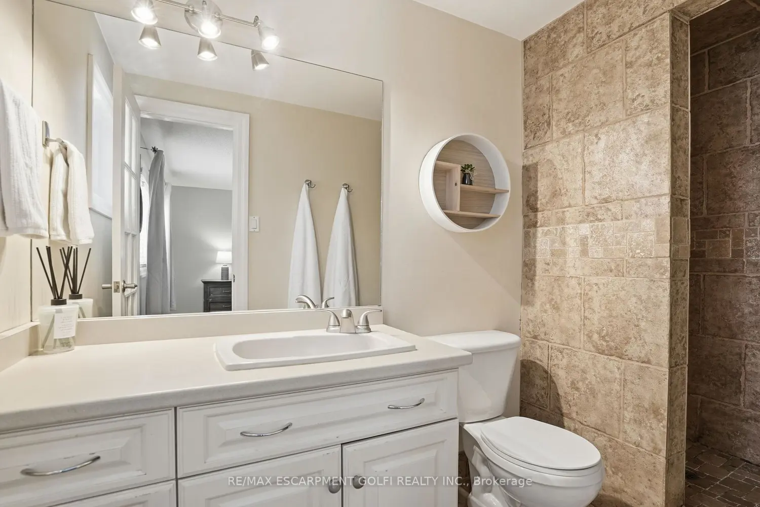 Additional image 8 of 1 Oakmeadow Place