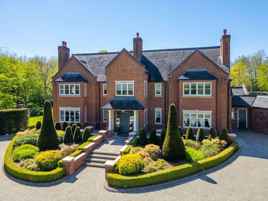 5 bed detached house for saleWeaverlake Drive Yoxall Burton-On-Trent, Staffordshire DE13