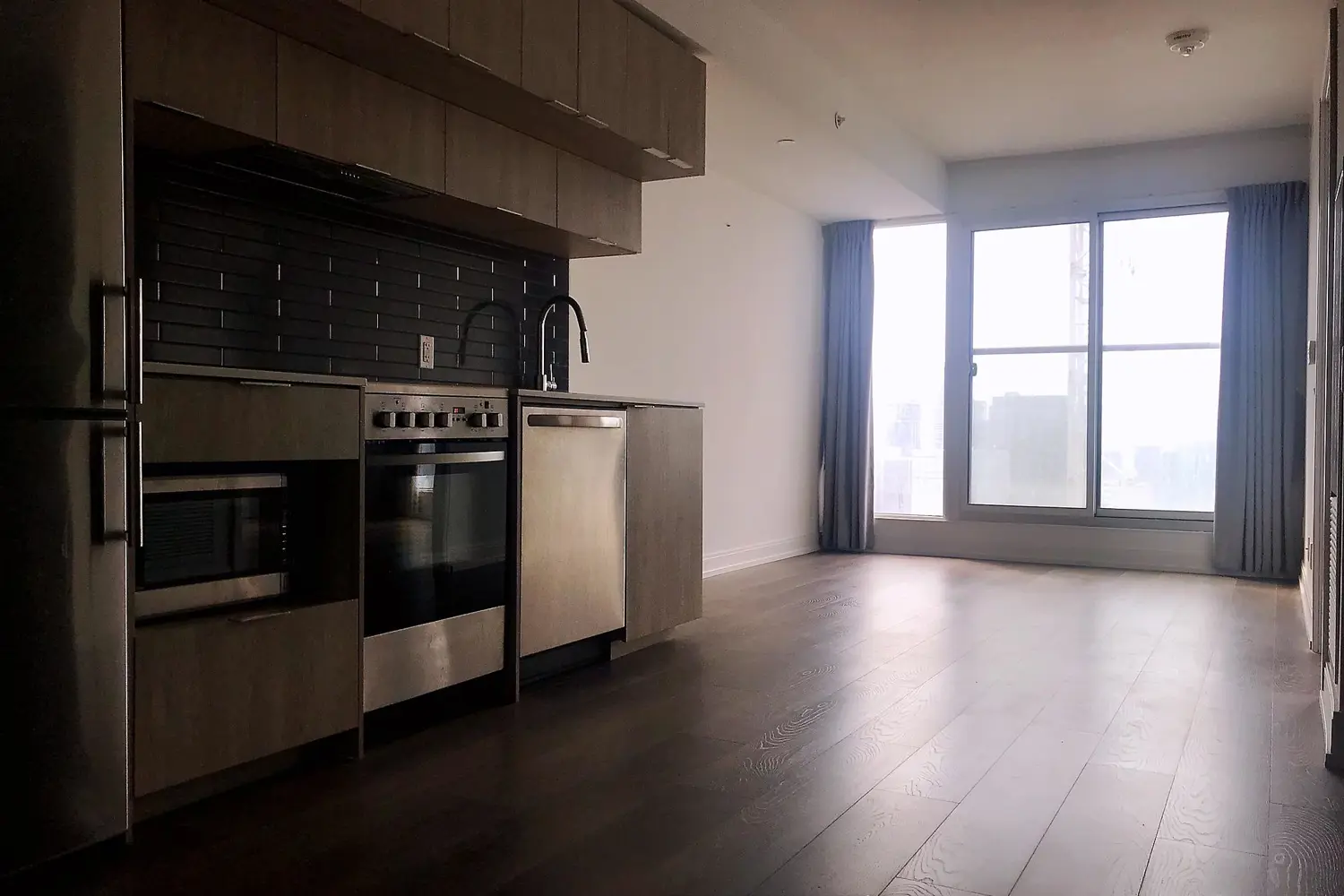 181 Dundas Street 1806 photo 2