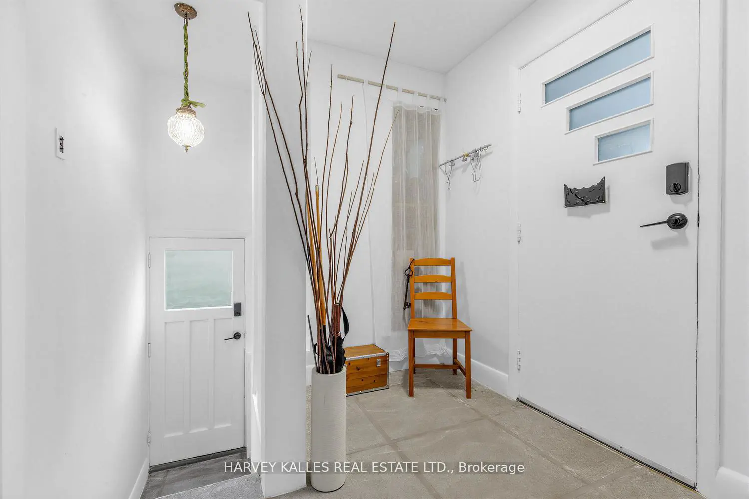 246 Burnett Avenue photo 2