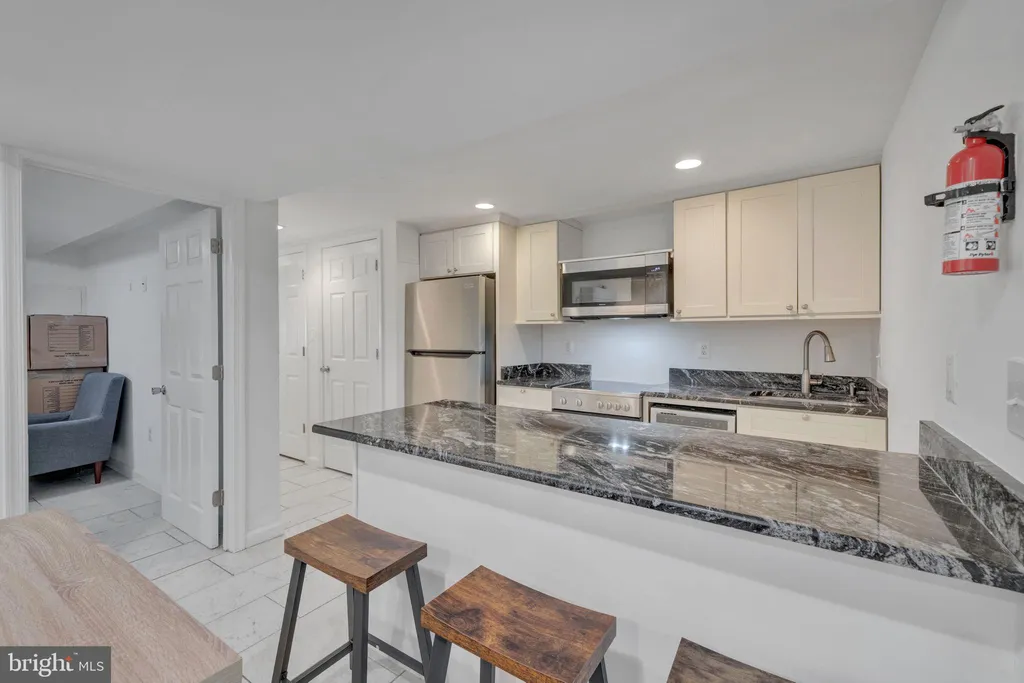 Additional image 42 of 424 19th Street NE, Washington, DC 20002