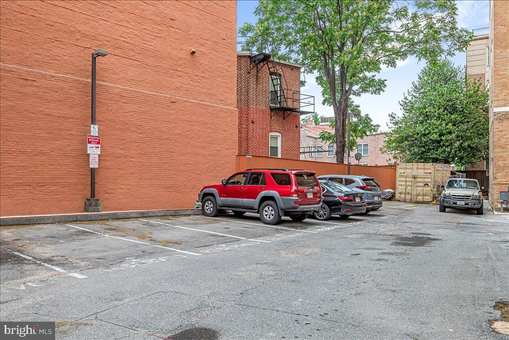1830 17th Street NW Unit 103, Washington, DC 20009