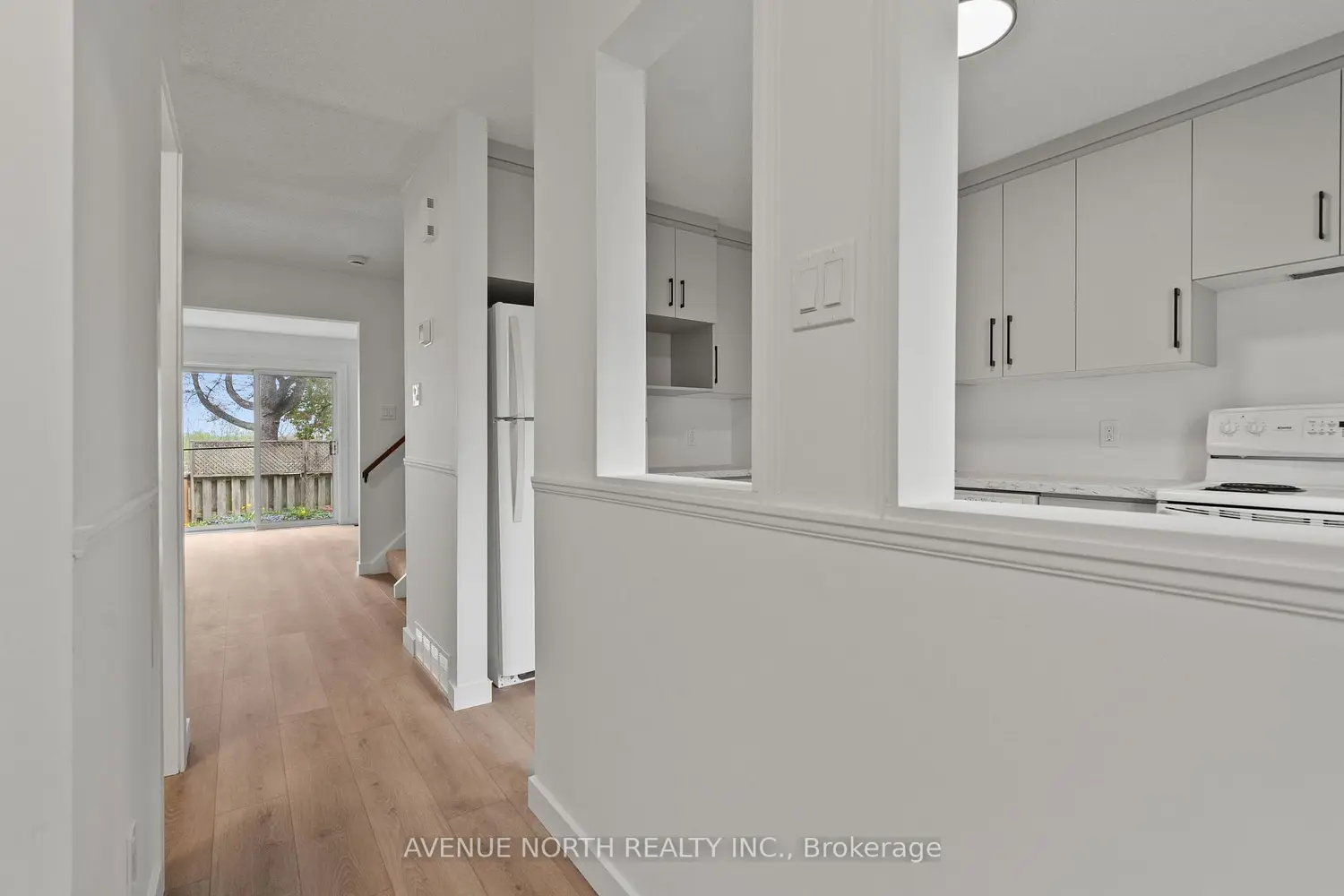 1408 Ballard Crescent photo 4