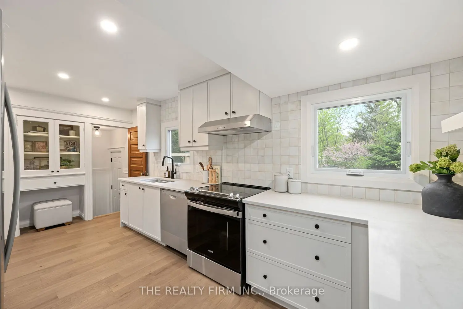 Additional image 10 of 908 Dufferin Avenue