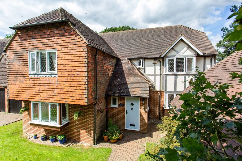 5 bed detached house for saleOld Rectory Close, Mersham, Ashford, Kent TN25