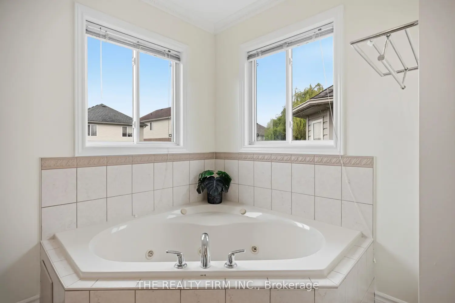 Additional image 10 of 1389 Pleasantview Drive