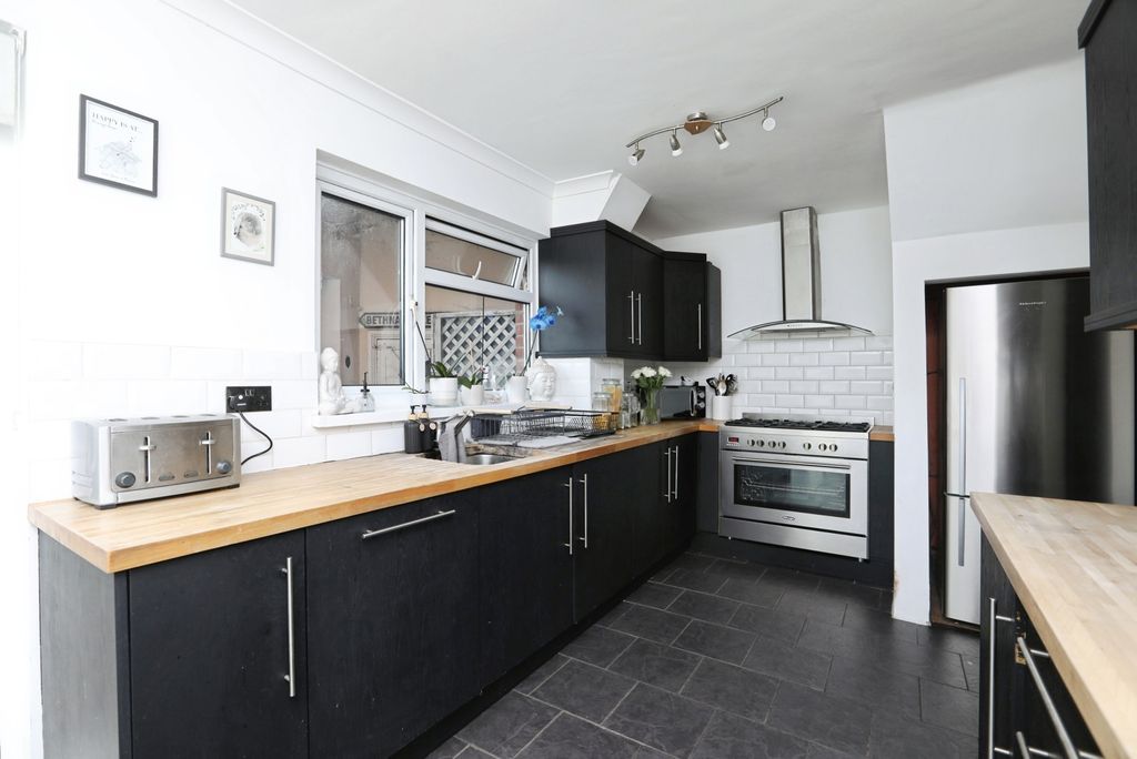 Additional image 4 of 3 bed semi-detached house for saleManor Grove, Sittingbourne, Kent ME10