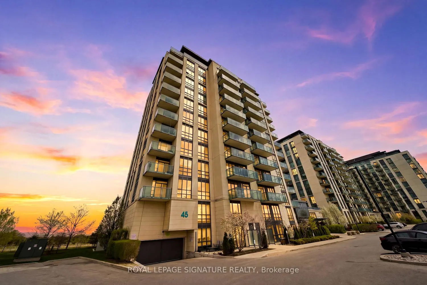45 Yorkland Boulevard 806