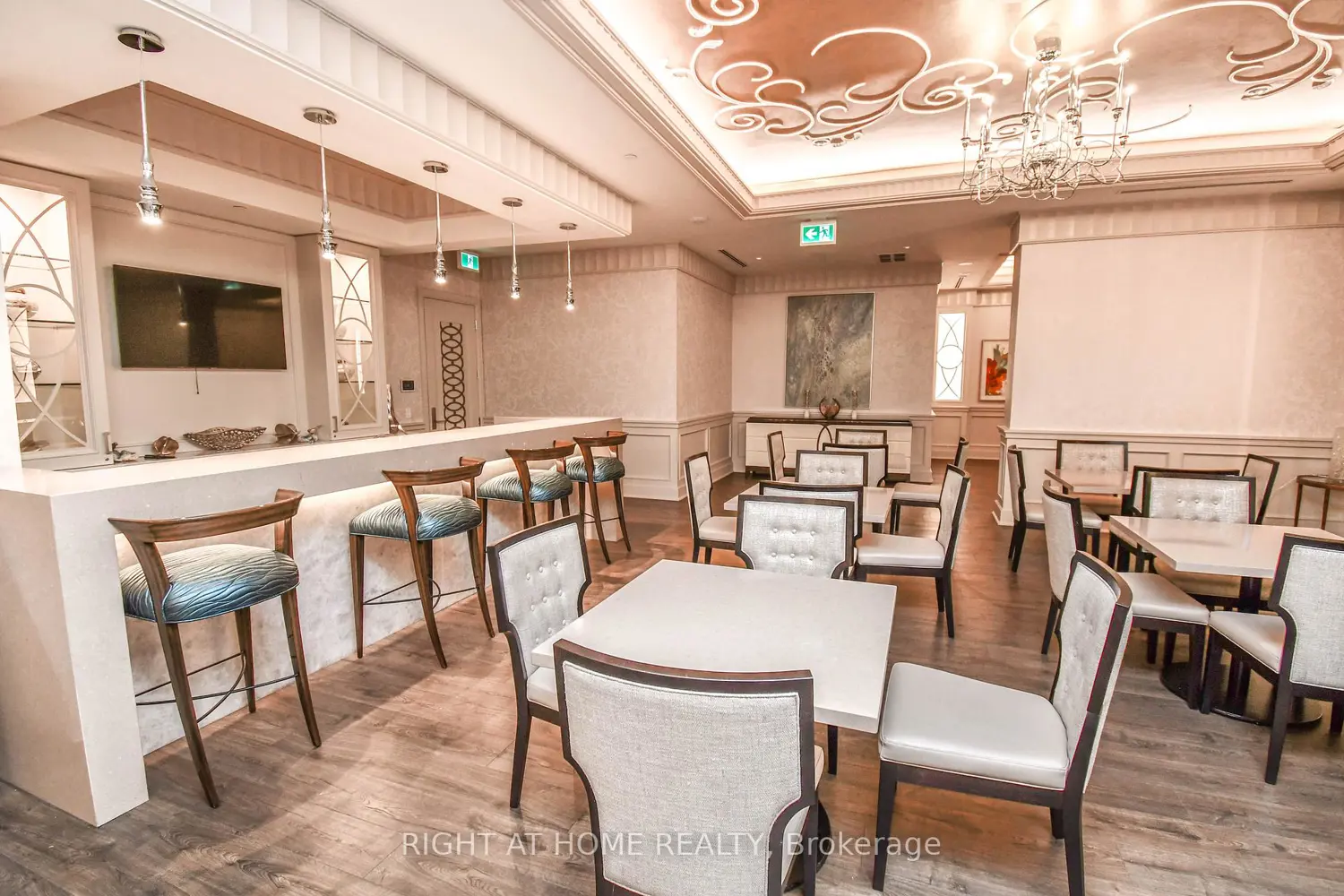 Additional image 14 of 9085 Jane Street 811