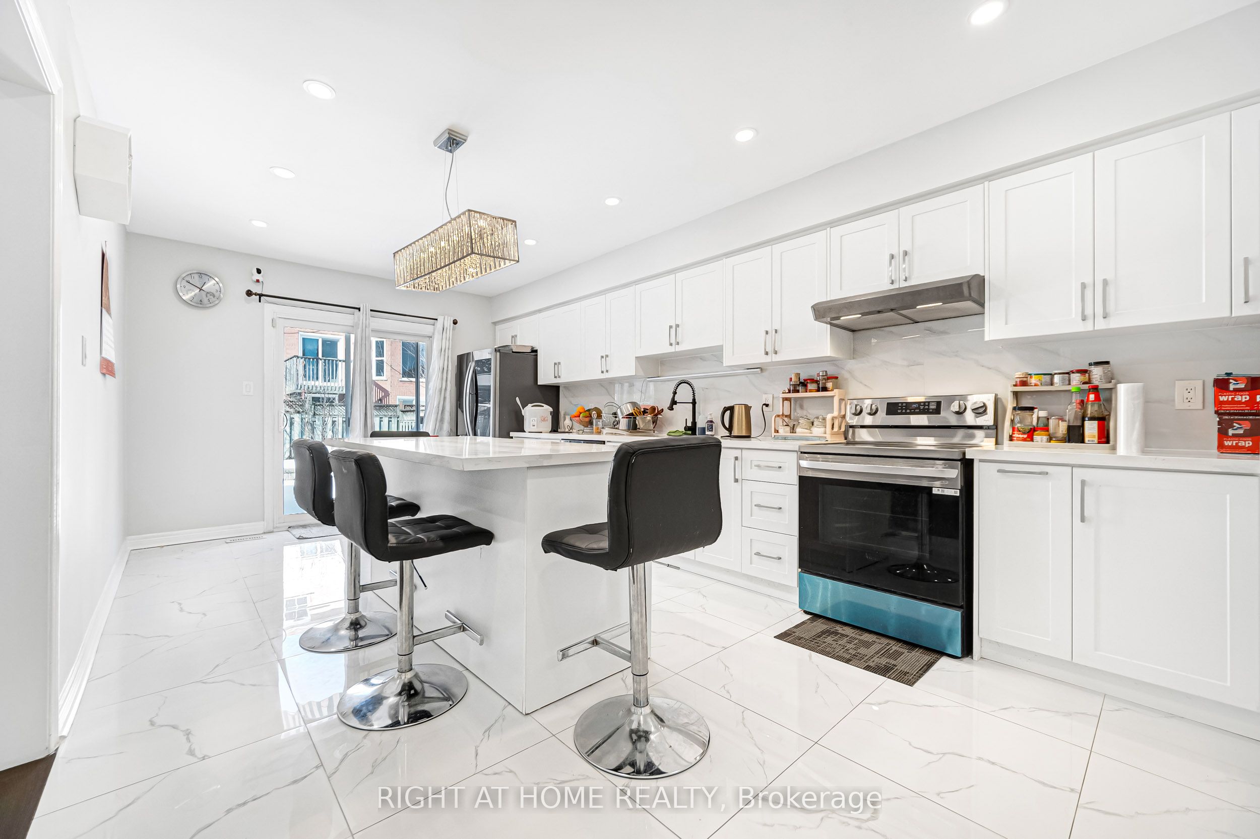 Additional image 3 of 601 Claymeadow Avenue, Mississauga, ON, L5B 4H7