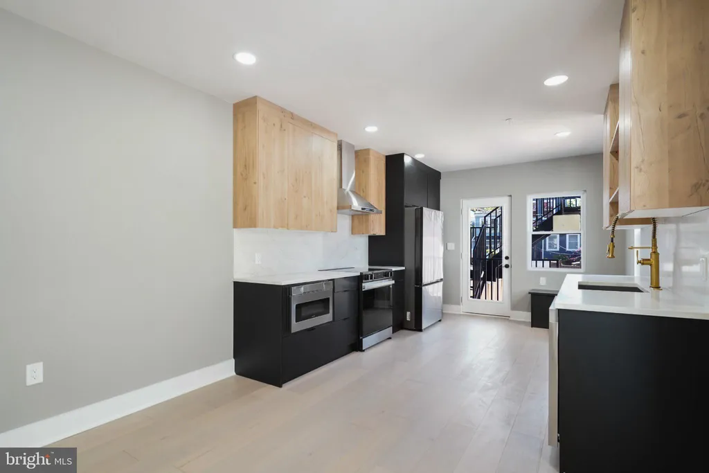 726 11th Street NE, Washington, DC 20002 photo 4