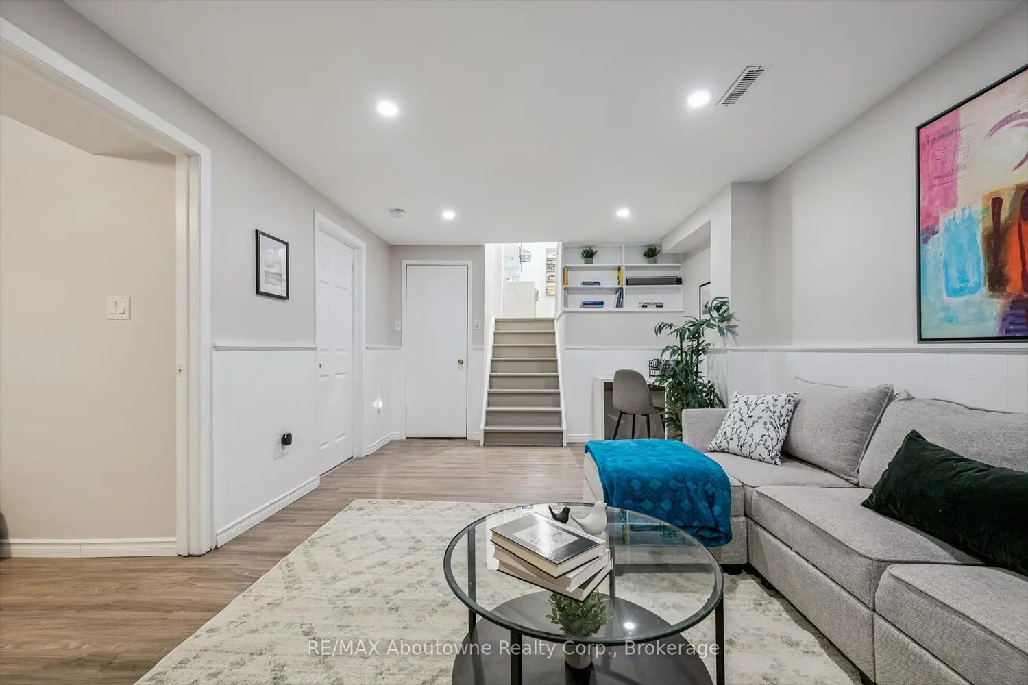 637 Lomond Crescent