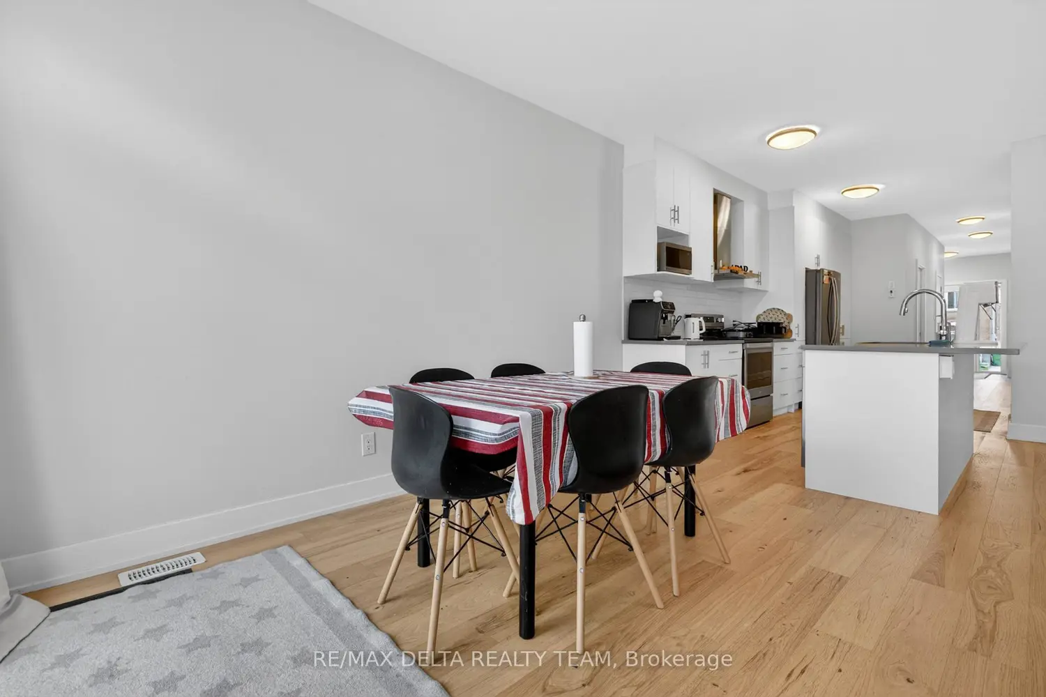 1400 Mayview Avenue photo 3
