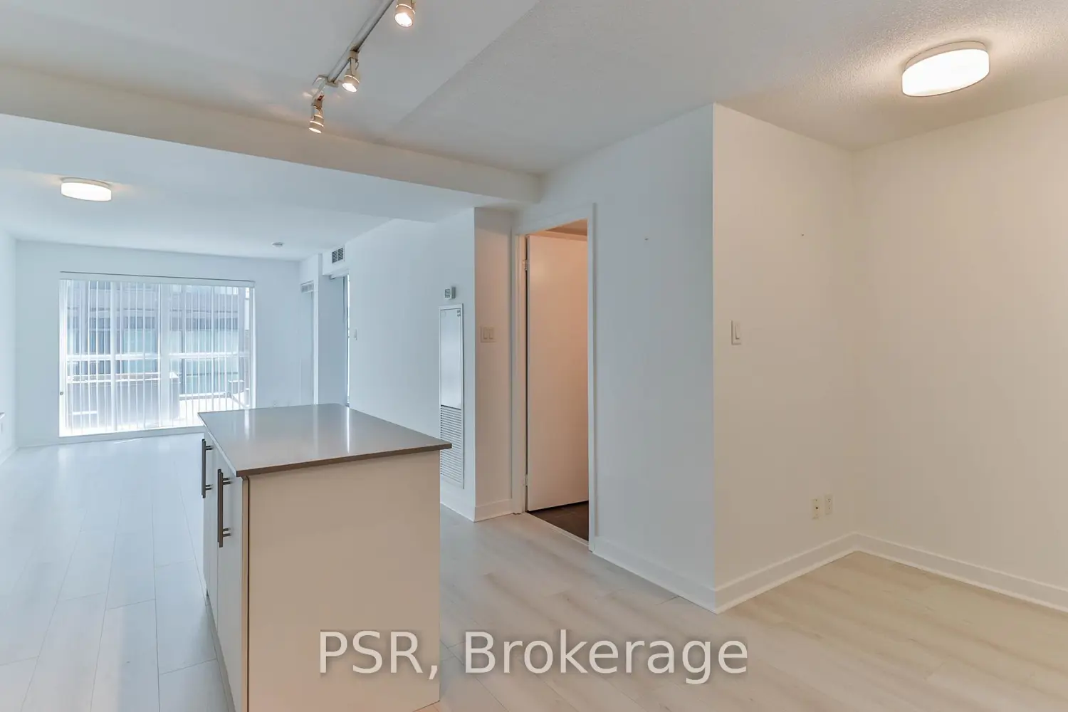 1169 Queen Street 302N photo 4