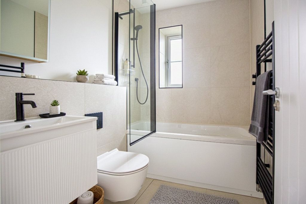 Additional image 6 of 2 bed flat for saleBristol Road, Frenchay, Bristol, Gloucestershire BS16