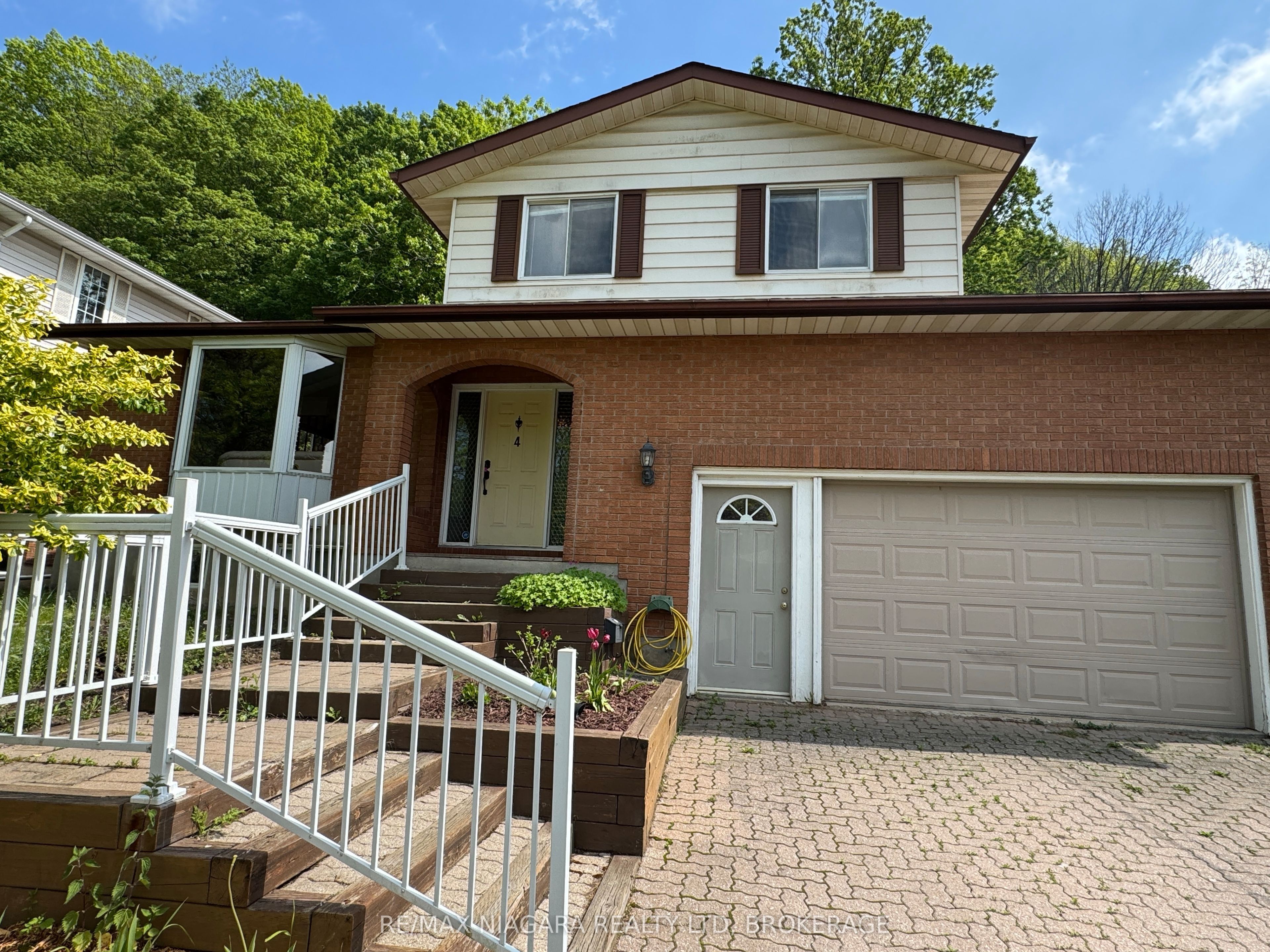 Upper-4 Trillium Lane, St. Catharines, ON, L2T 1W2