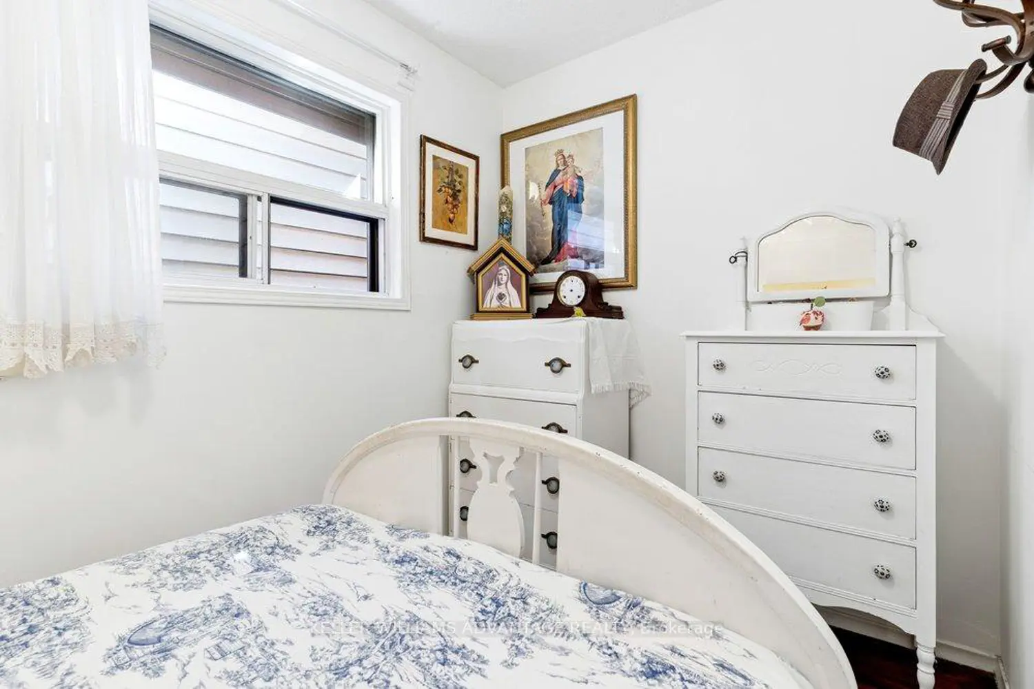 186 Cedric Avenue photo 5