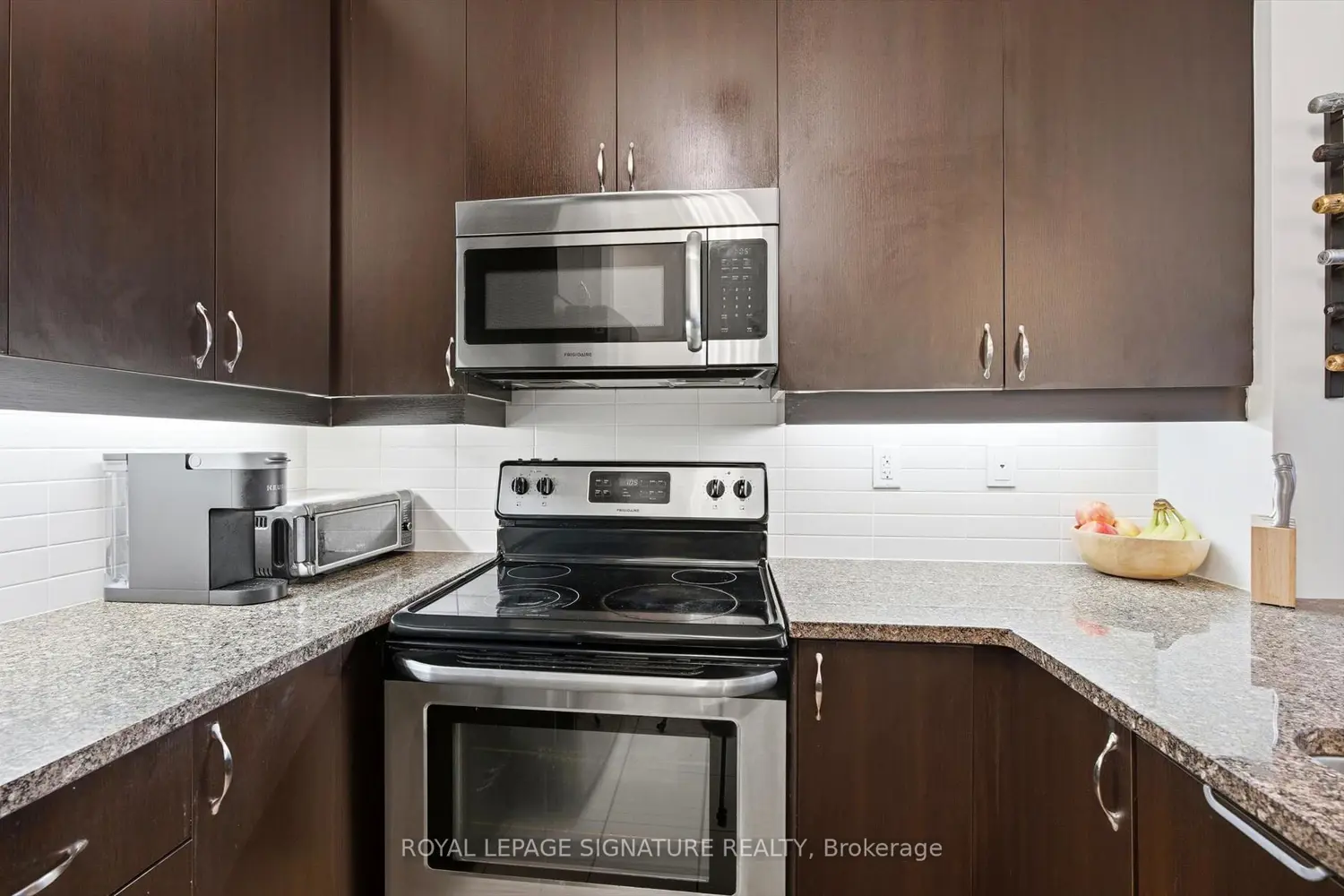 1185 The Queensway 527 photo 2