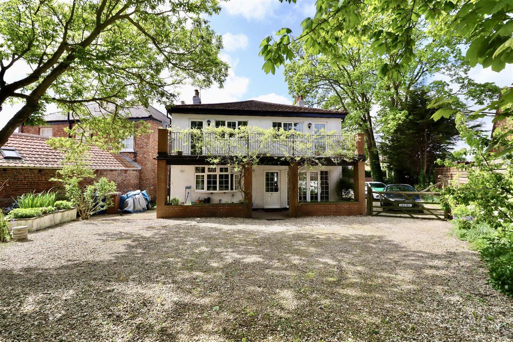 4 bed detached house for saleYork Road, Shiptonthorpe, York YO43