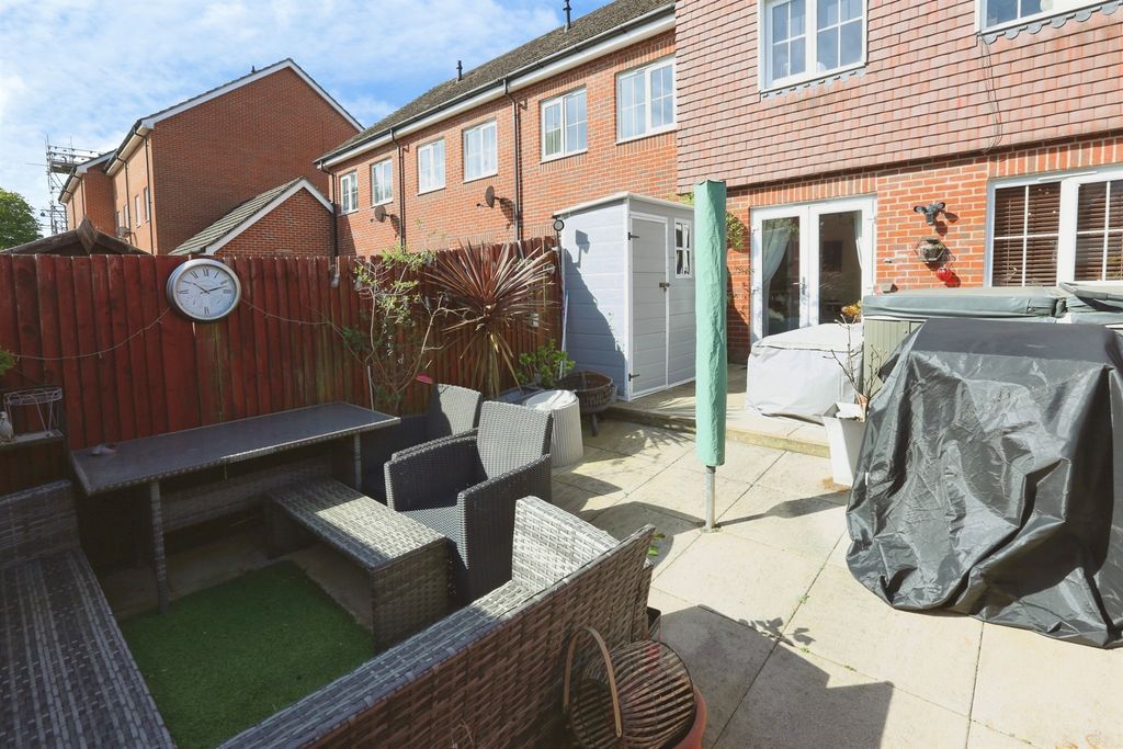 Additional image 25 of 5 bed semi-detached house for saleWatson Court, Hedge End, Southampton SO30