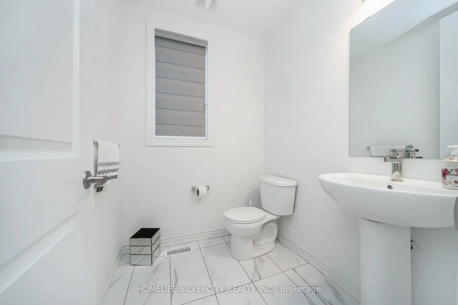 4 Sandhill Crescent photo 4