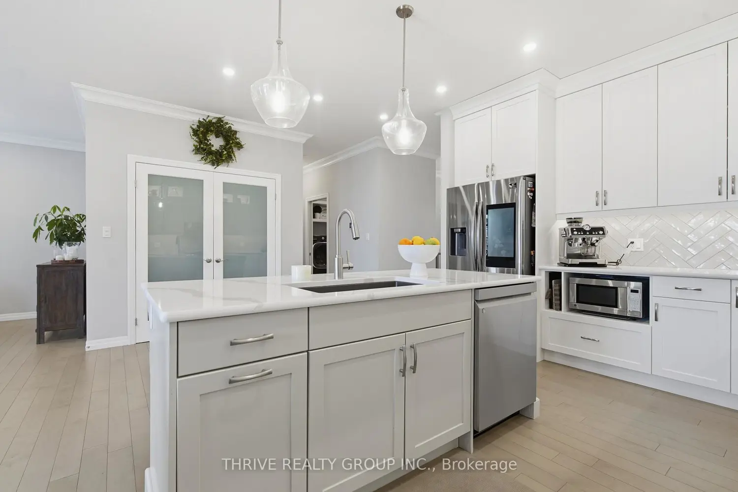 101 Renaissance Drive photo 2