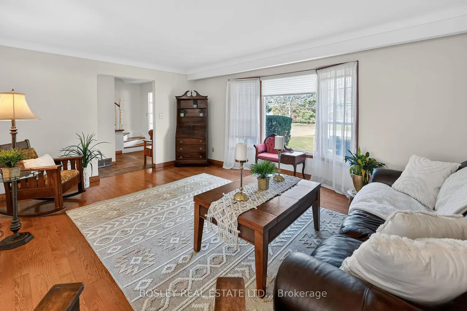 15 Upper Canada Drive photo 2