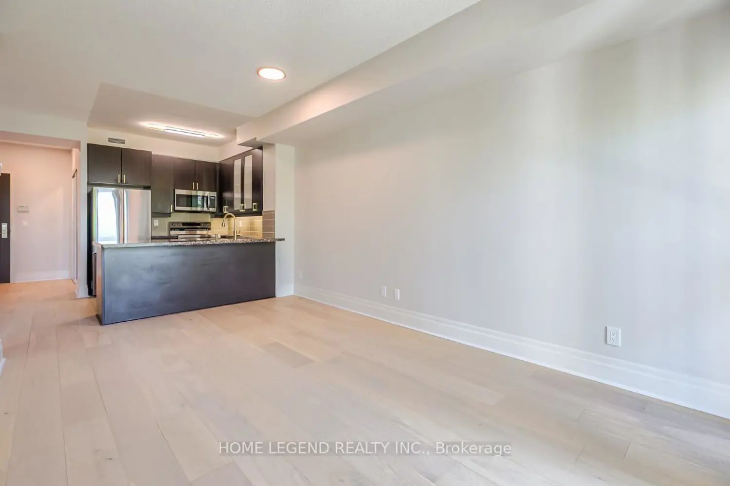 Additional image 3 of 39 Upper Duke Crescent 215