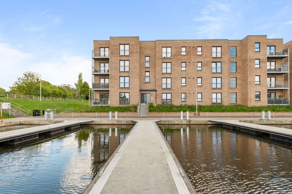 Additional image 2 of 2 bed flat for saleCanal View, Winchburgh EH52
