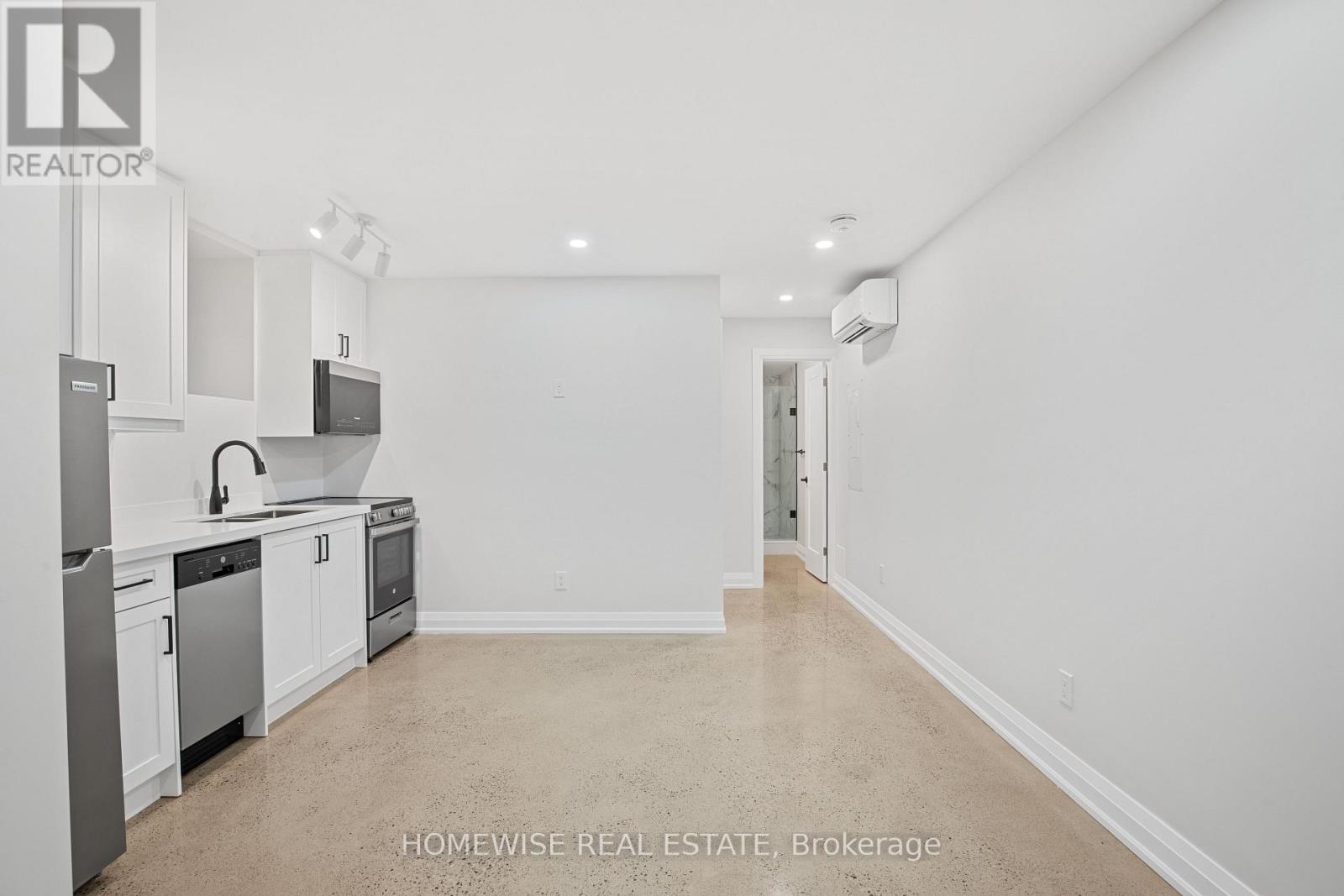 5 - 2563 DUNDAS STREET W