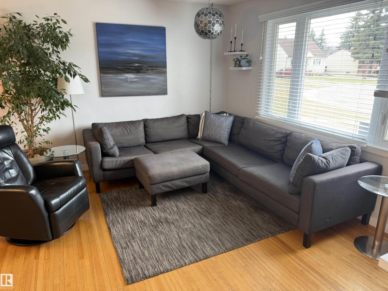 Additional image 2 of 11948 132 Street NW, Edmonton, AB, T5L1P4