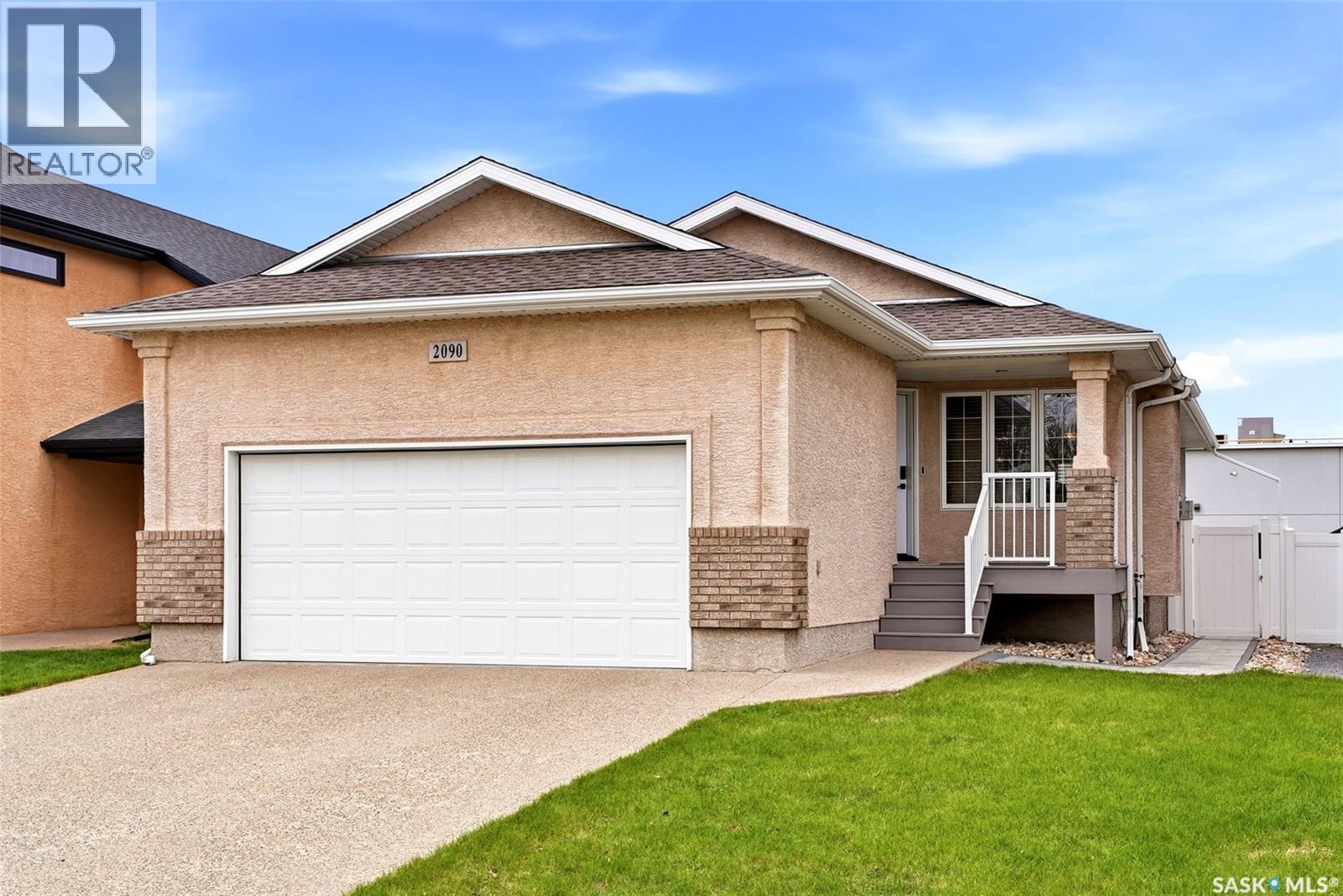2090 Laurier BAY E