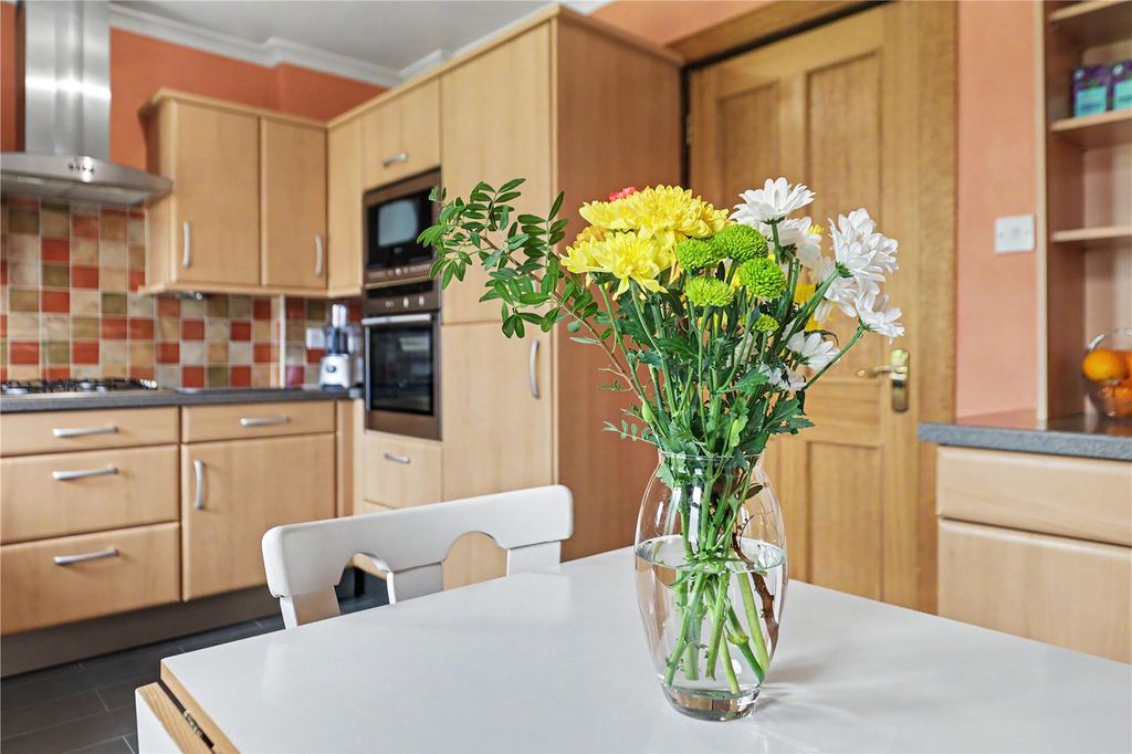Additional image 10 of 2 bed flat for saleShiphaugh Place, Stirling, Stirlingshire FK8