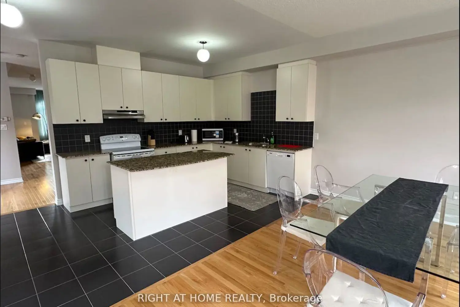 Additional image 12 of 8777 Dufferin Street 23