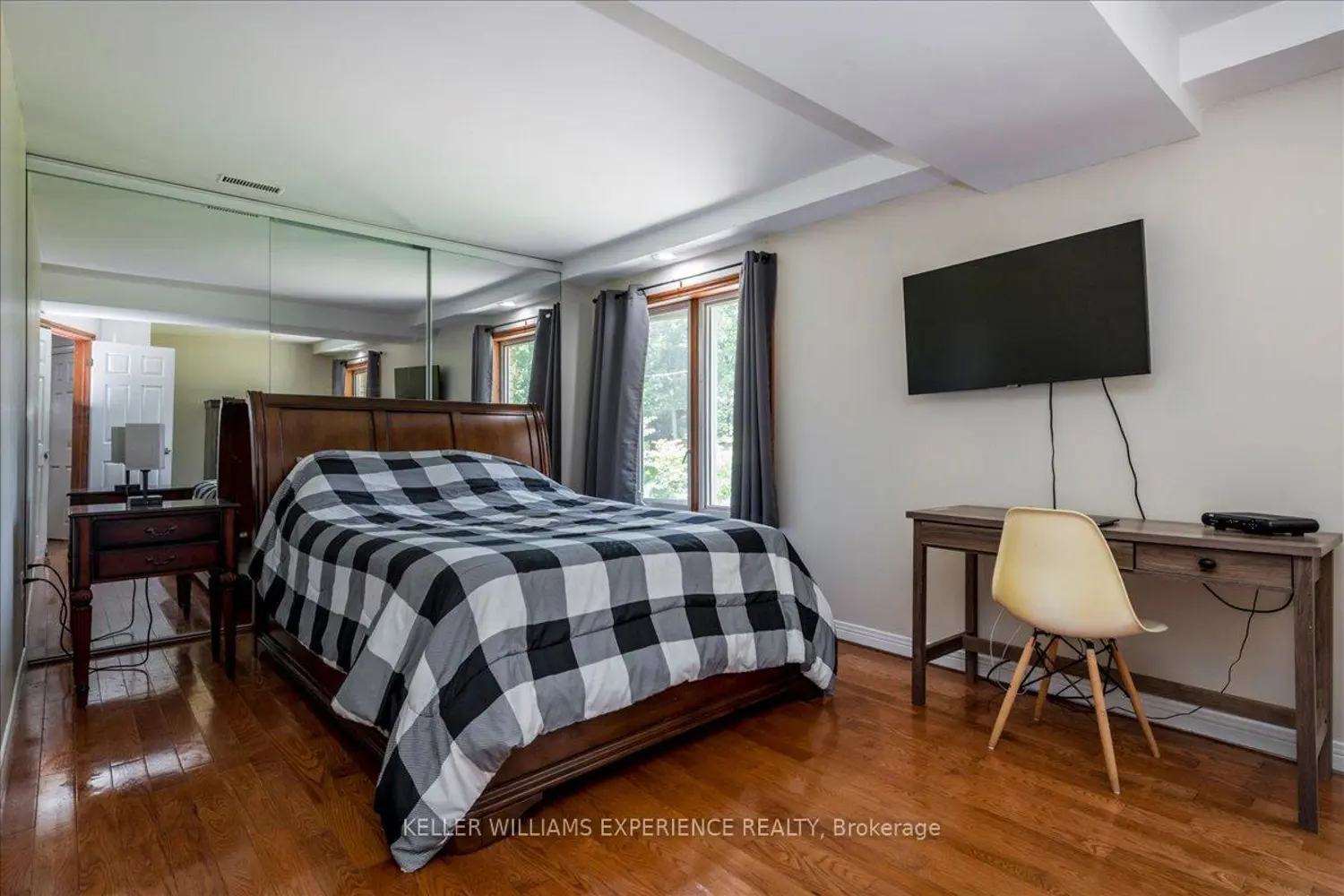 1512 Champlain Road photo 3