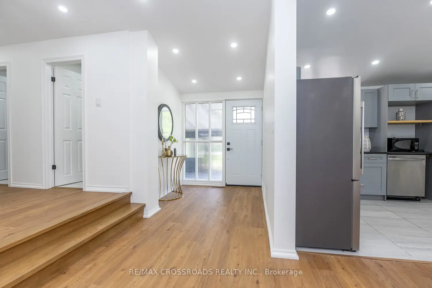 47 Munson Crescent photo 2