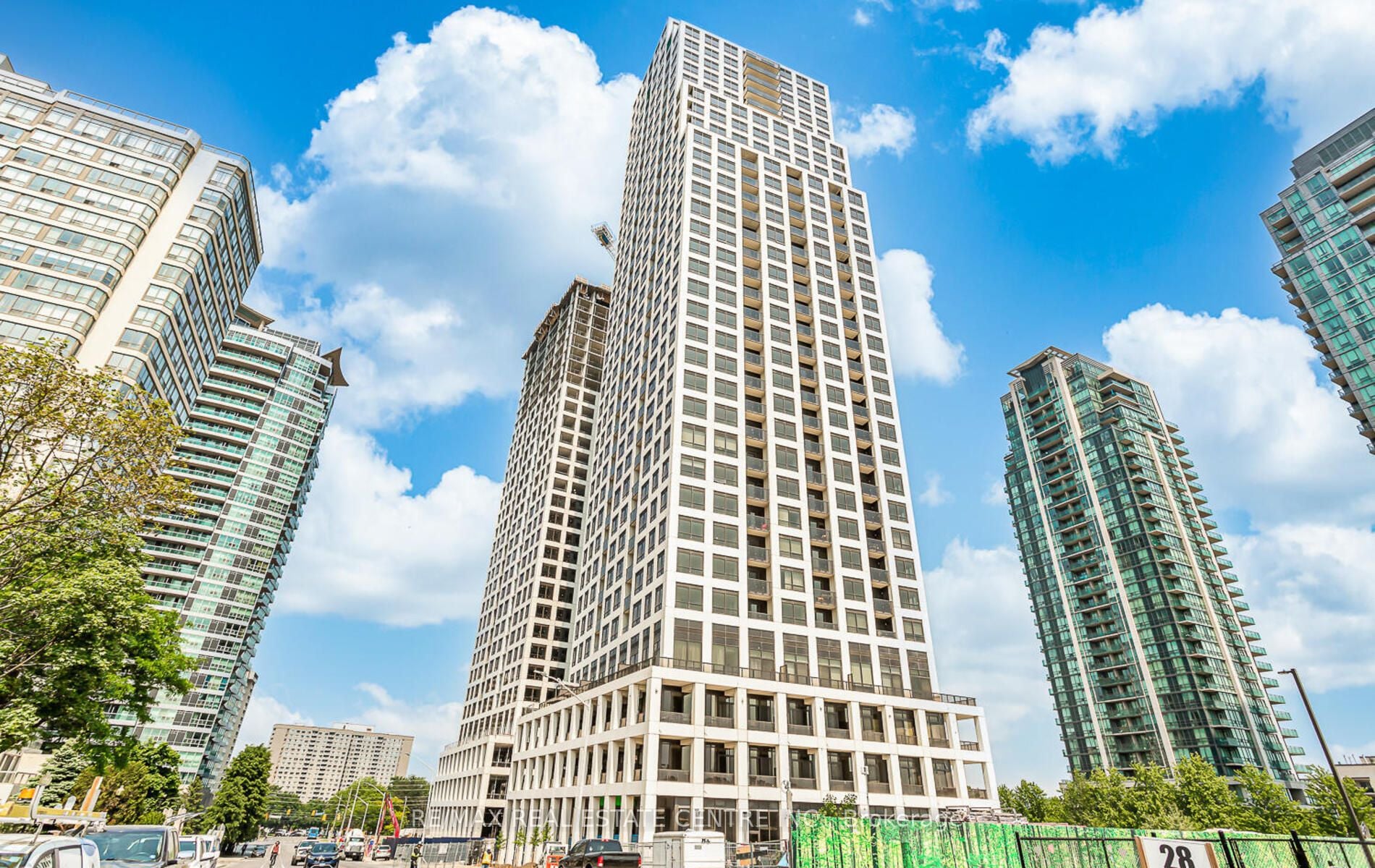 1610-36 Elm Drive W, Mississauga, ON, L5B 1L9