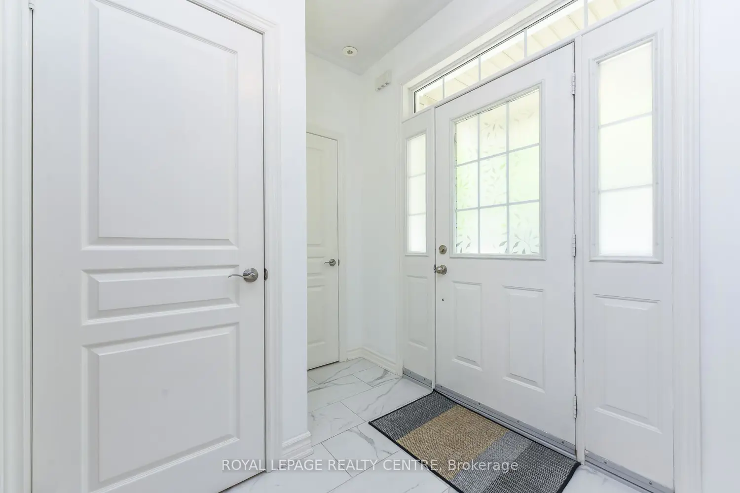 60 Rosewood Avenue 210
