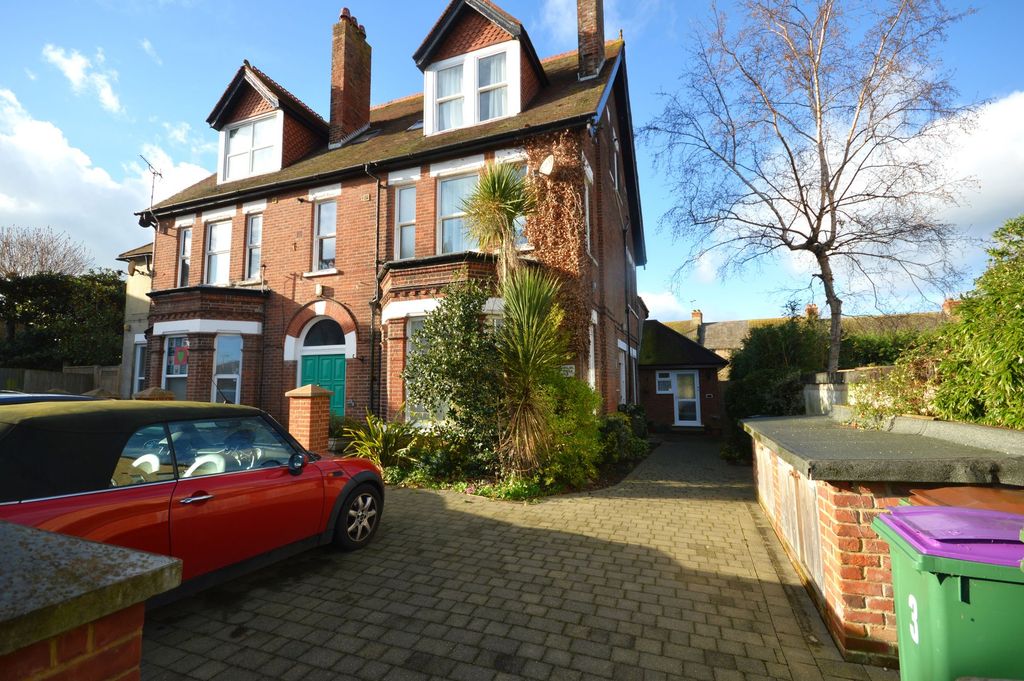 2 bed flat for saleLimes Road, Folkestone CT19 photo 5