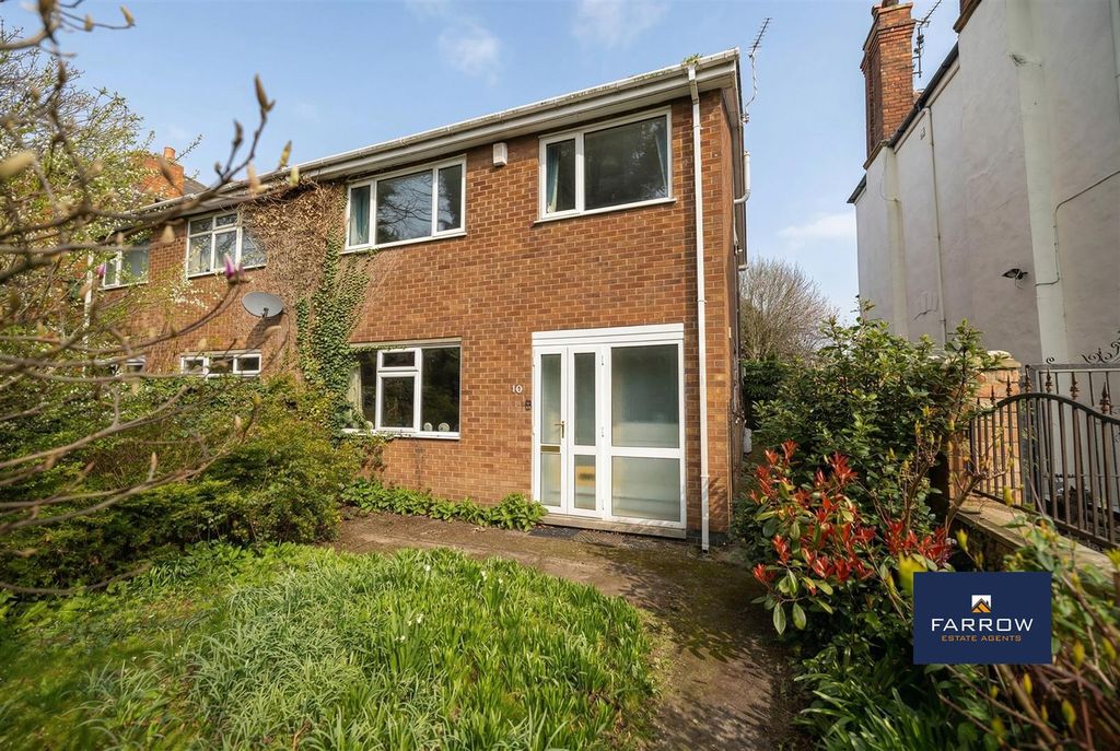 4 bed semi-detached house for saleQueens Parade, Grimsby DN31
