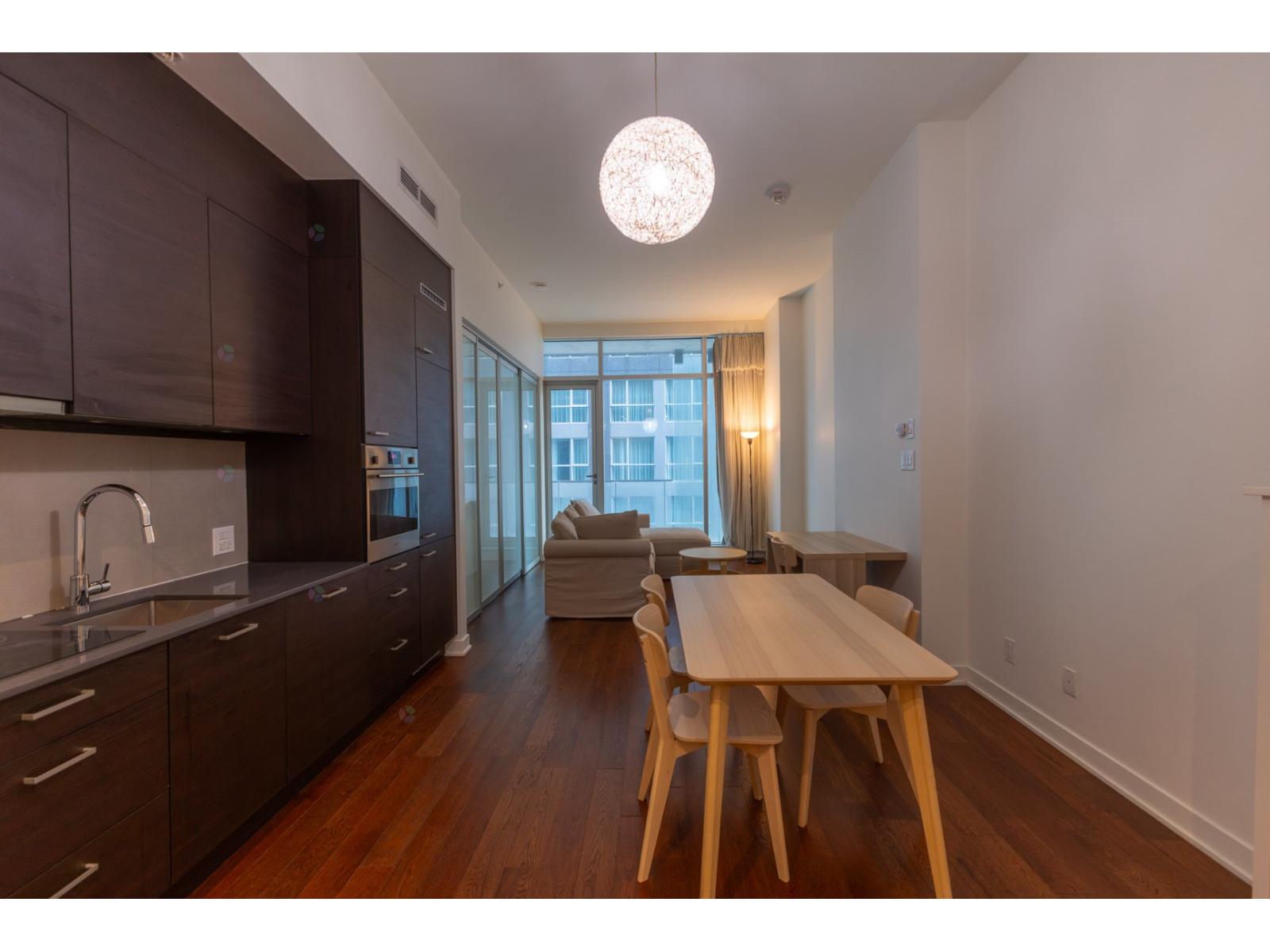 1155 Rue de la Montagne
